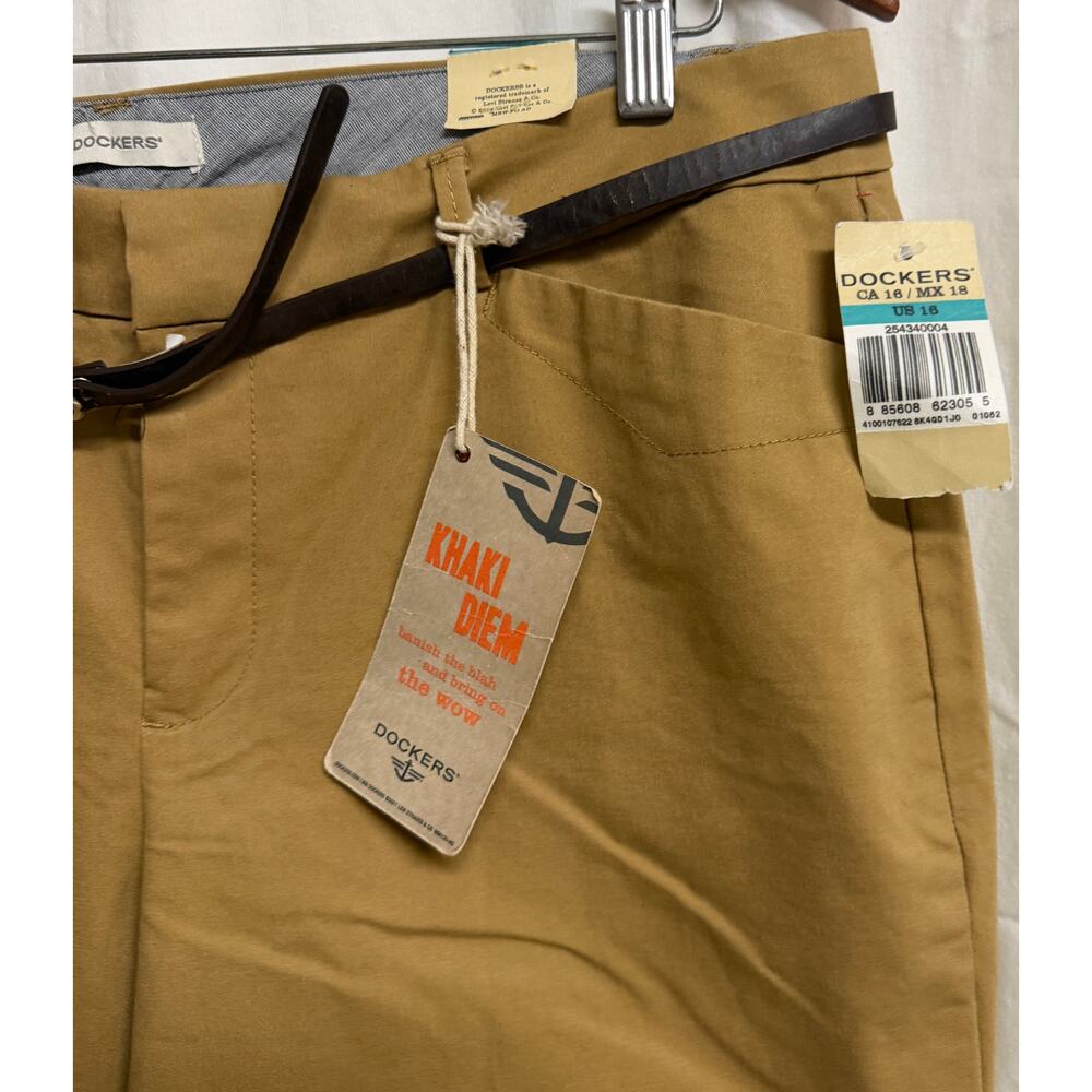 Dockers Womens Khaki Pants Size 16 Metro Capri Stretch Crop Slash Pockets New - Picture 4 of 11